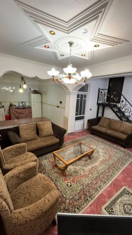 حیاط دار روشنده