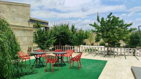 استخردار آبگرم باصفا با فوتبال دستی